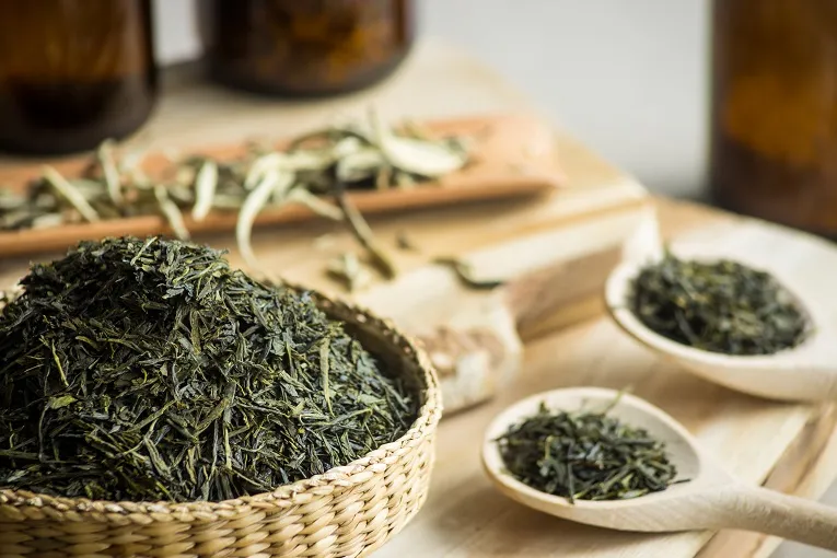 Gyokuro - chińska zielona herbata o pełnym smaku i trawiastym aromacie